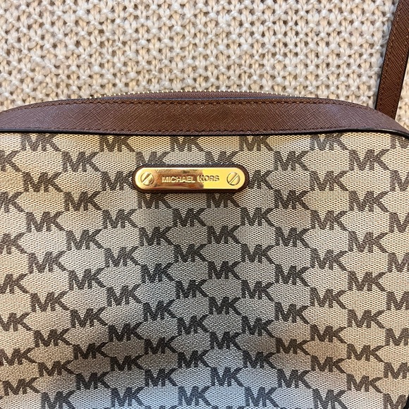 Michael Kors purse in great condition - Picture 2 of 11